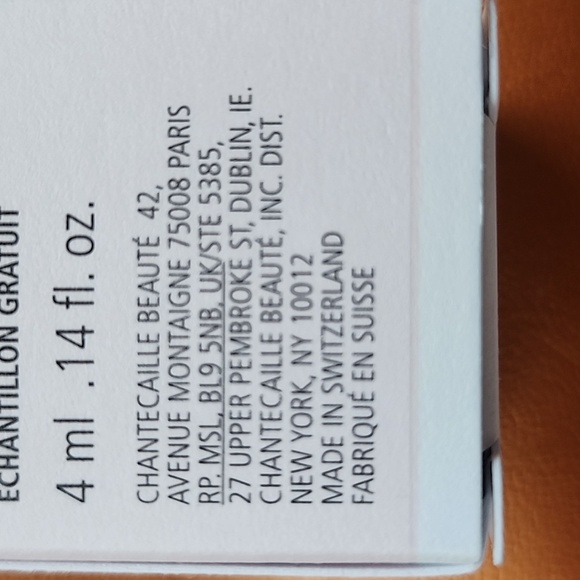 Chantecaille Samples - Picture 4 of 6